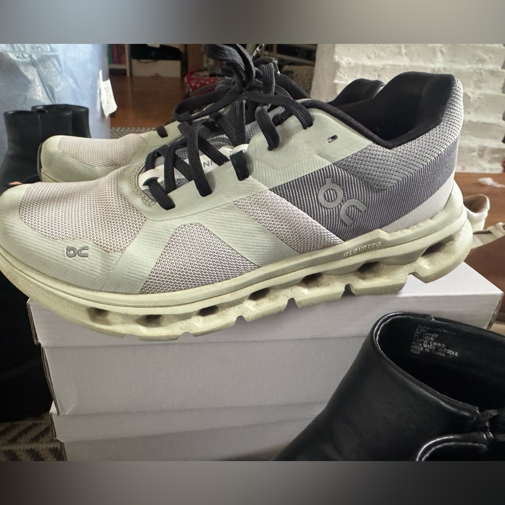 On Cloud Running shoe